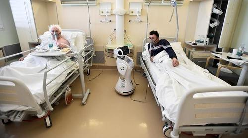 Robôs ajudam no combate e prevenção contra o coronavírus em hospitais chineses.
