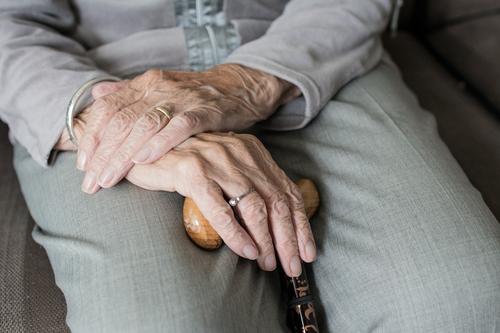 Educação financeira para idosos: o perigo dos empréstimos consignados